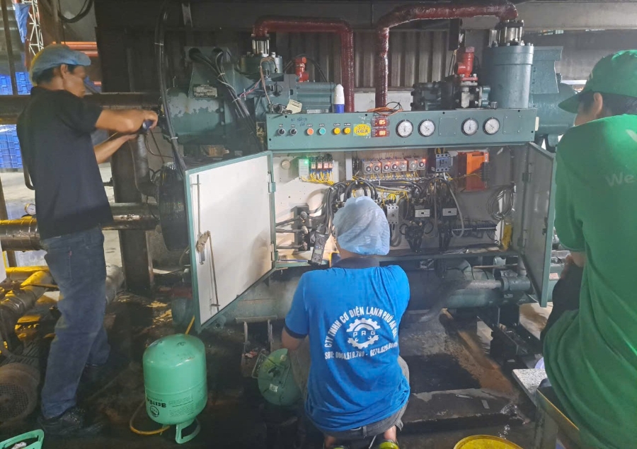 Sửa chiller làm lạnh nước Hitachi
